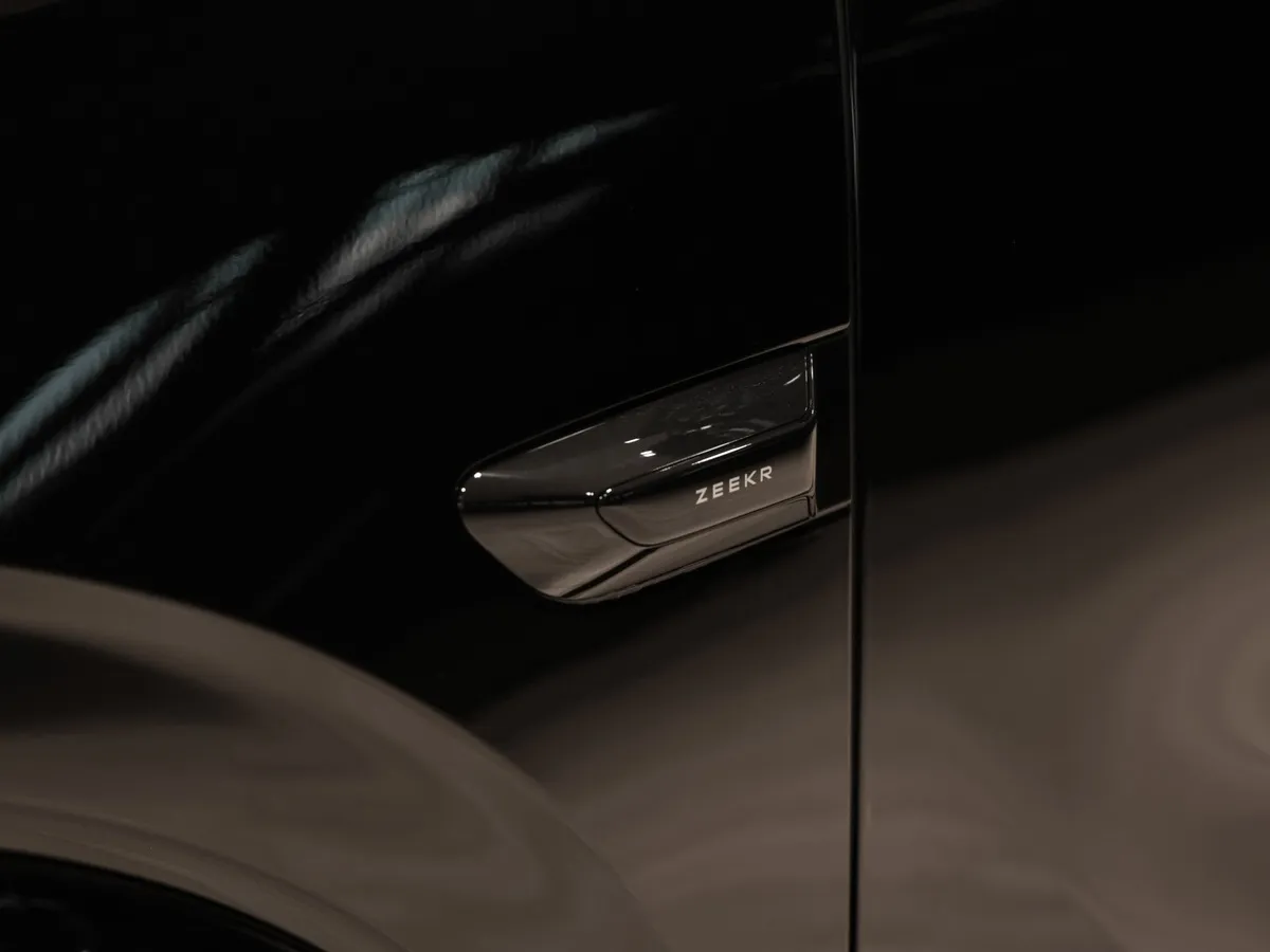 Zeekr 8X Dawn 2.0h AT 4WD (1401 л.с.) Yao Ying Черный в АВИЛОН. Слайд №18