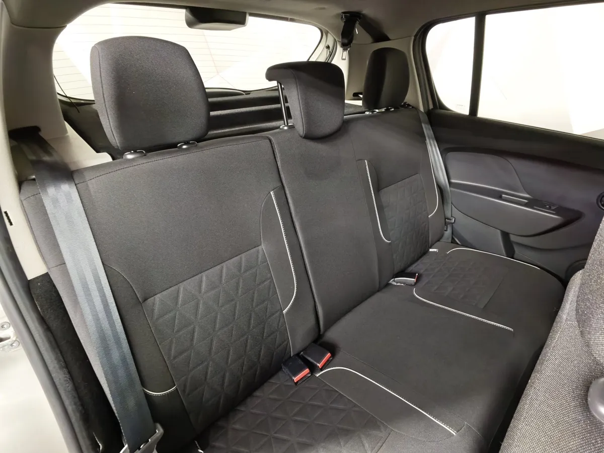 Renault Sandero 1.6 MT (113 л.с.) Stepway Drive Серый в АВИЛОН. Слайд №16