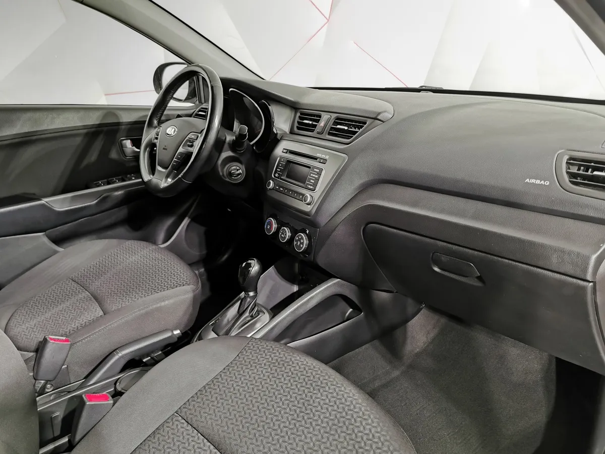 Kia Rio 1.6 AT (123 л.с.) Luxe Серый в АВИЛОН. Слайд №12