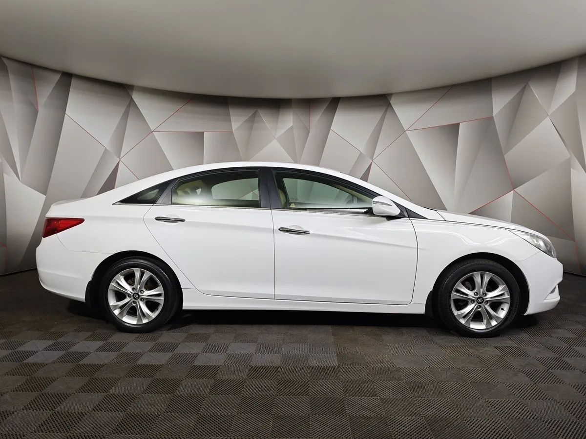 Hyundai Sonata 2.0 MPi AT (150 л.с.) Comfort Белый в АВИЛОН. Слайд №6