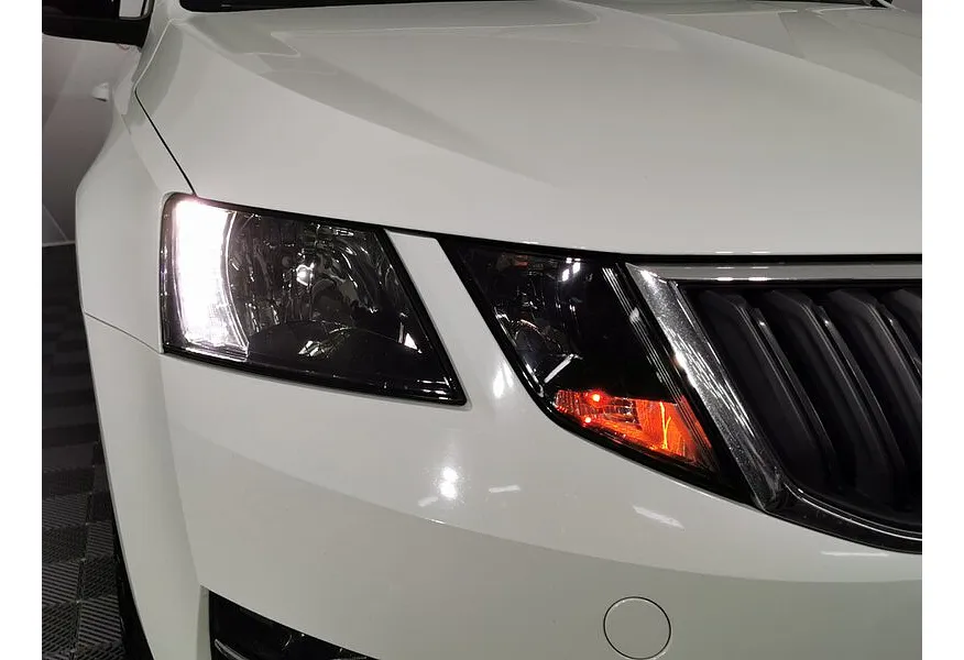 АВИЛОН - Skoda Octavia 1.4 TSI DSG (150 л.с.) Ambition Белый - slide 17