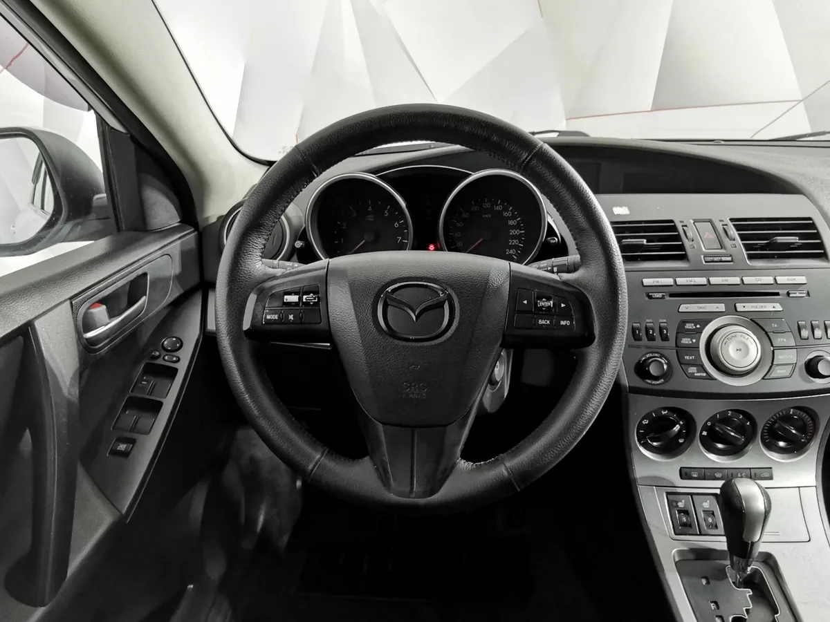 Mazda 3 1.6 AT (105 л.с.) Белый в АВИЛОН. Слайд №19