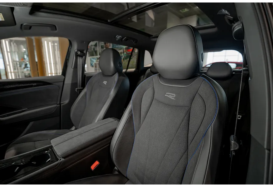 Volkswagen Tiguan 380 TSI 2.0 DSG 4WD (220 л.с.) R-Line Черный в АВИЛОН. Слайд №10
