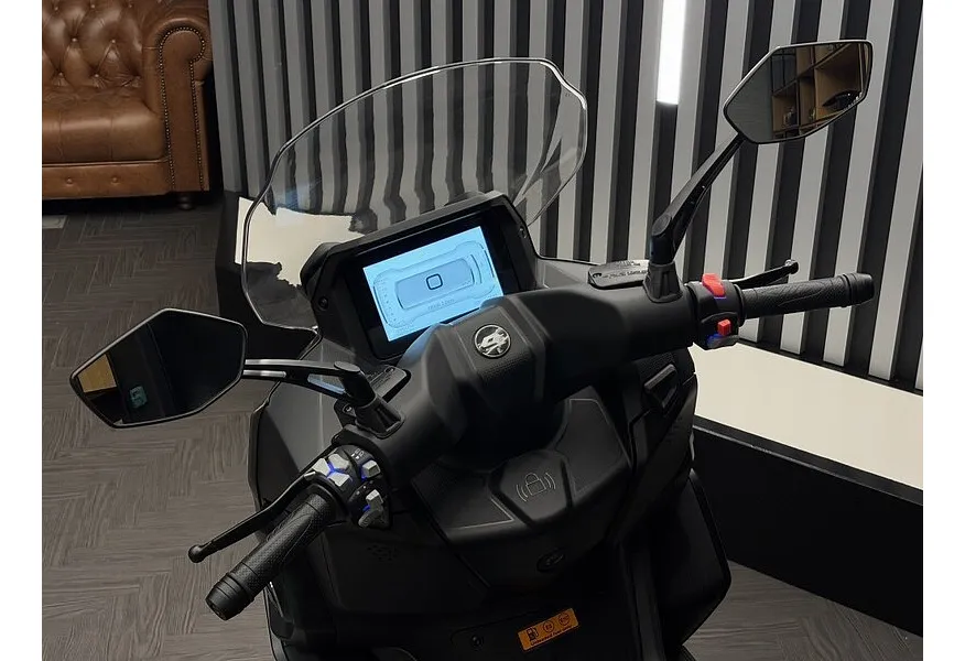 LIVE. Слайд №8