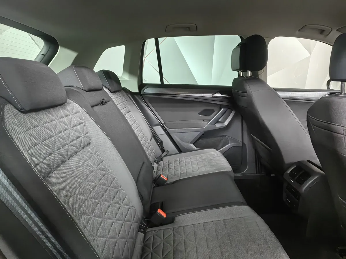Volkswagen Tiguan 1.4 TSI AT (150 л.с.) Status Серый в АВИЛОН. Слайд №16