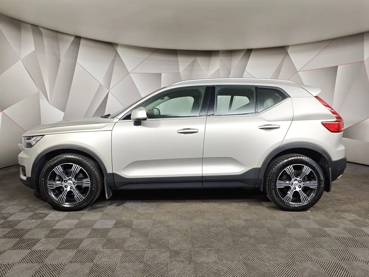 Volvo XC40 2.0 T5 Drive-E AT AWD (247 л.с.) Inscription Бежевый в АВИЛОН. Слайд №5