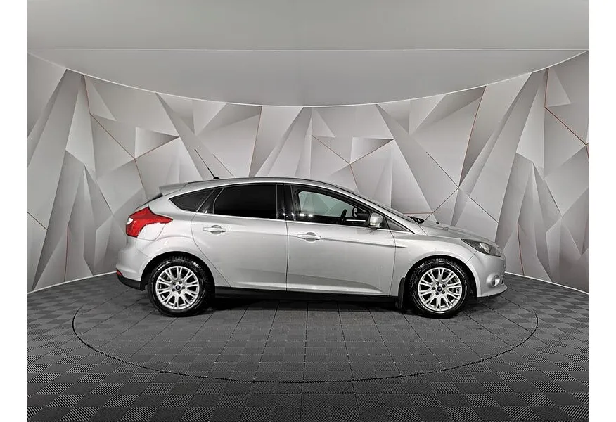 Ford Focus 1.6 PowerShift (125 л.с.) Titanium Серебристый в АВИЛОН. Слайд №6