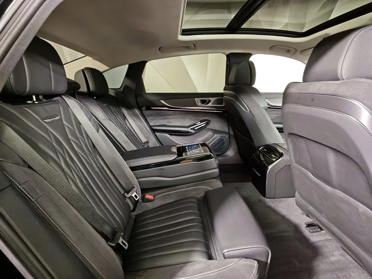 Hongqi H9 2.0 DCT RWD (245 л.с.) FL Делюкс Черный в АВИЛОН. Слайд №15