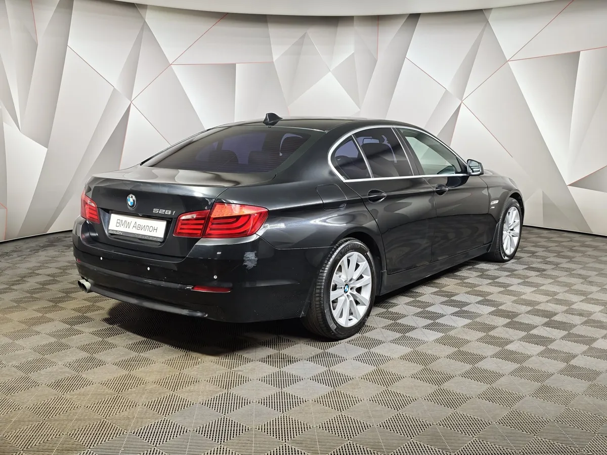 BMW 5 серия 528i xDrive Steptronic (245 л.с.) Черный в АВИЛОН. Слайд №2