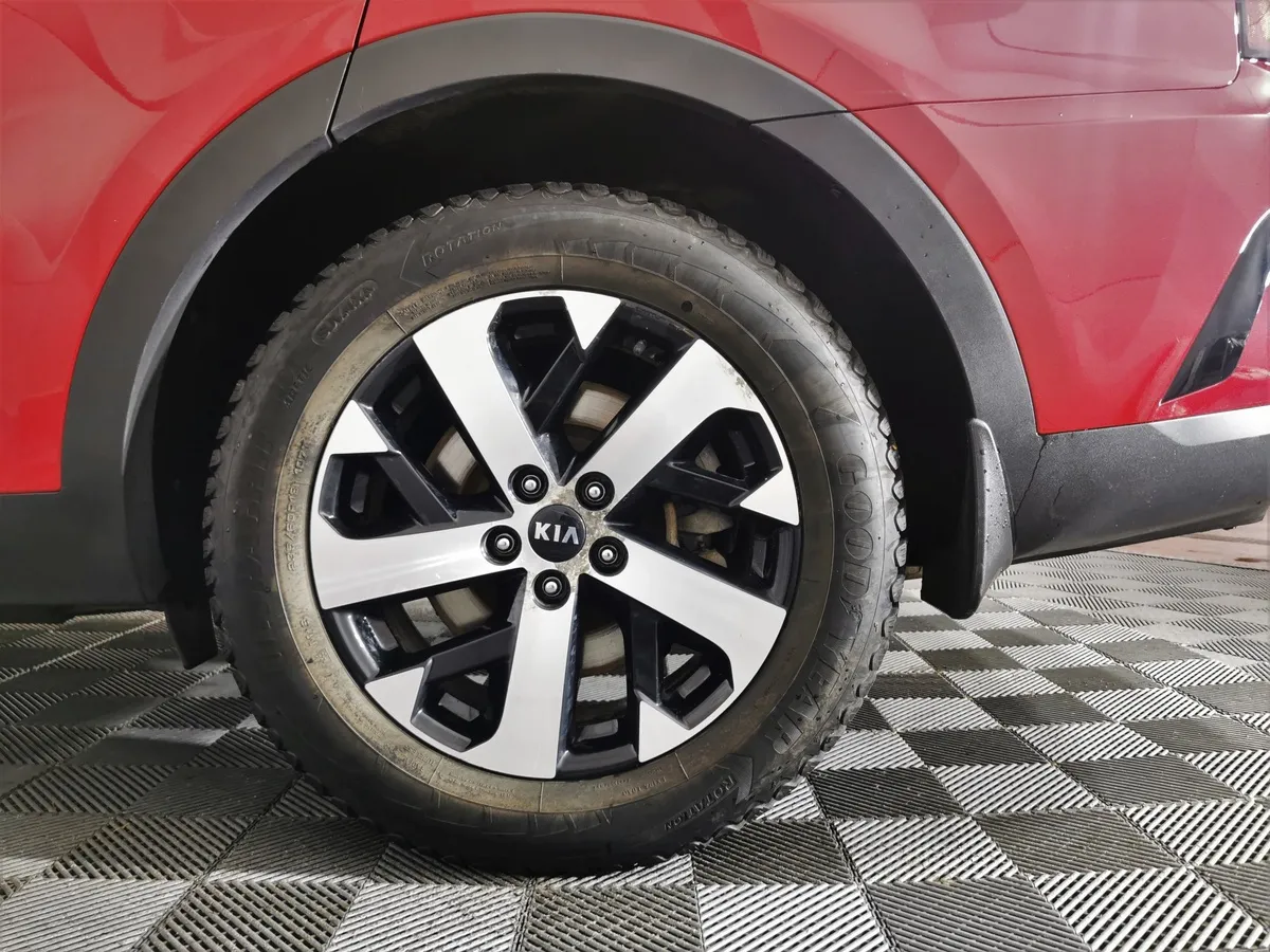 Kia Sorento 2.2 CRDi 4WD DCT (199 л.с.) Luxe Красный в АВИЛОН. Слайд №9