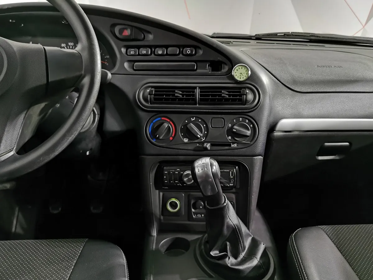 Chevrolet Niva 1.7 MT (80 л.с.) Коричневый в АВИЛОН. Слайд №14
