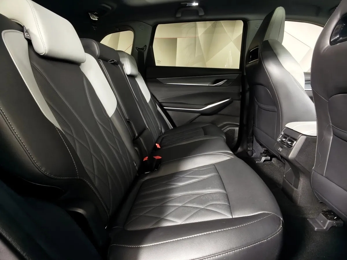 Changan CS75PLUS 2.0 AT (223 л.с.) Luxe Черный в АВИЛОН. Слайд №16