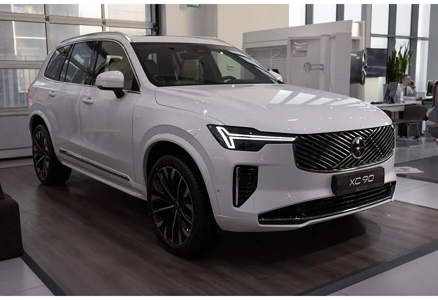 Volvo XC90 2.0 B6 mild hybrid AT AWD (7 мест) (300 л.с.) Ultra Bright Белый в АВИЛОН. Слайд №2