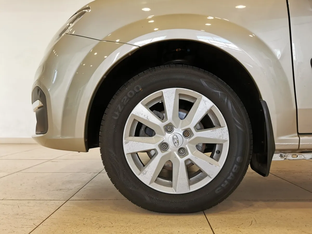 ВАЗ (Lada) Largus 1.6 MT 16 кл (5 мест) (105 л.с.) Серый в АВИЛОН. Слайд №9