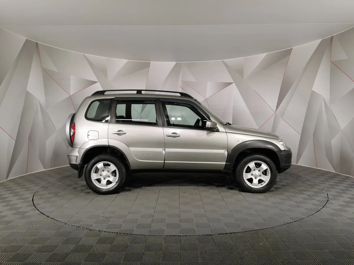 Chevrolet Niva 1.7 MT (80 л.с.) Коричневый в АВИЛОН. Слайд №6