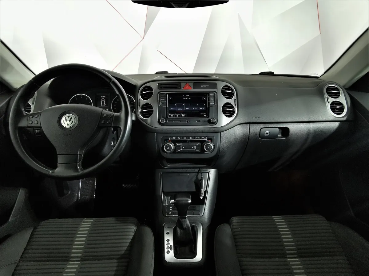 Volkswagen Tiguan 2.0 TSI 4Motion AT (170 л.с.) Sport&Style Серебристый в АВИЛОН. Слайд №13