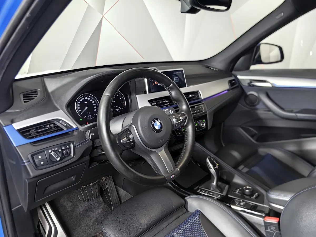 BMW X1 20i xDrive (192 л.с.) M Sport Синий в АВИЛОН. Слайд №12