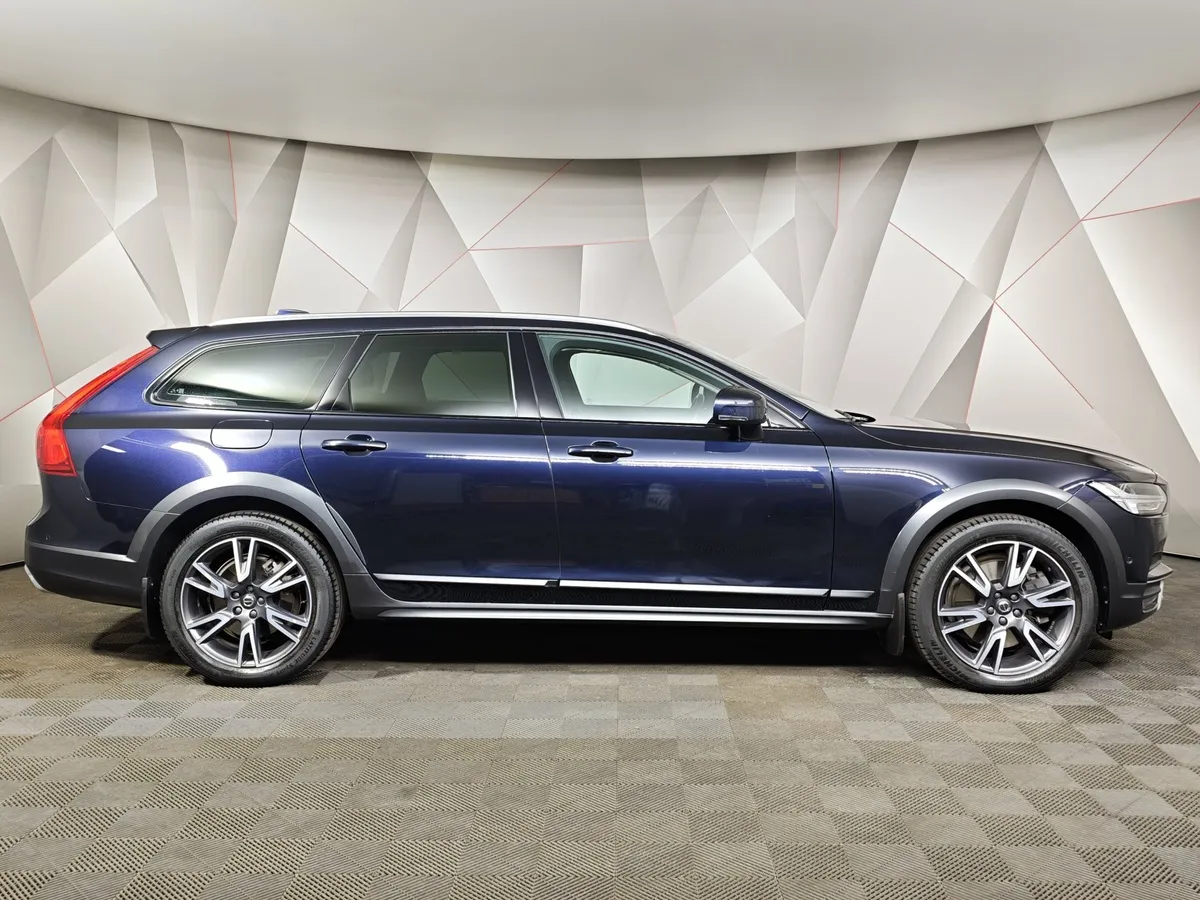 Volvo V90 Cross Country 2.0 T5 Drive-E AT AWD (249 л.с.) Plus Синий в АВИЛОН. Слайд №6