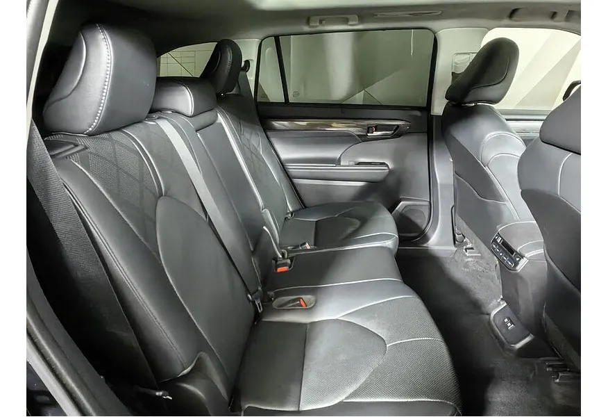 АВИЛОН - Toyota Highlander 3.5T AT 4WD (249 л.с.) Luxe Safety Черный - slide 14