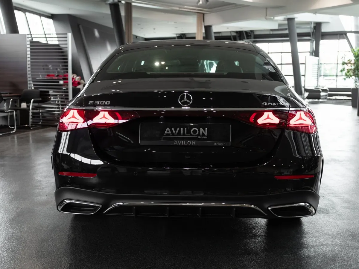 Mercedes-Benz E-Класс E 300 4MATIC (258 л.с.) Черный в АВИЛОН. Слайд №5
