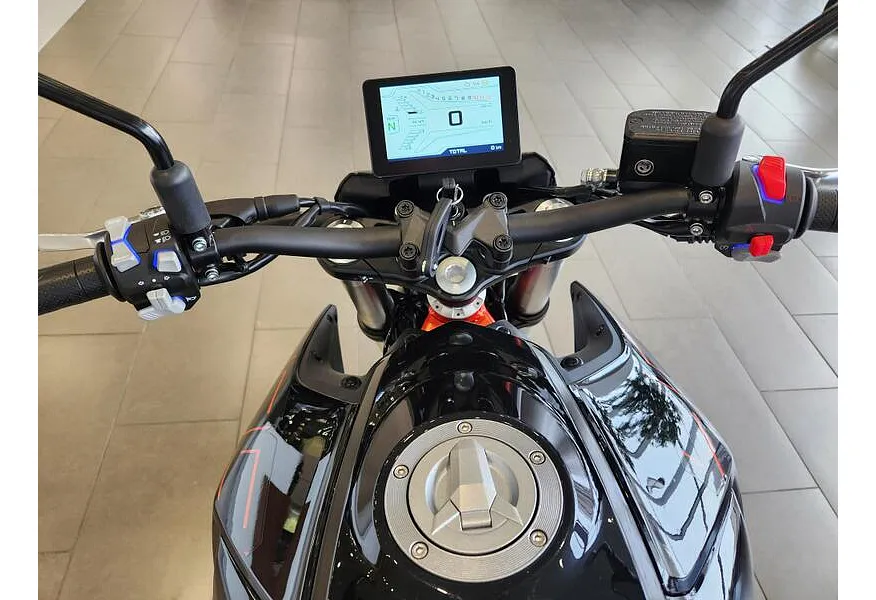 LIVE. Слайд №12