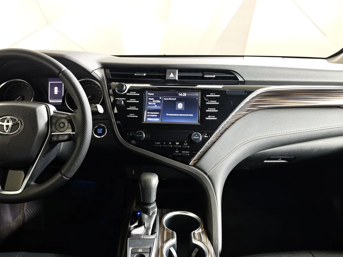Toyota Camry 2.5 AT (181 л.с.) Черный в АВИЛОН. Слайд №15
