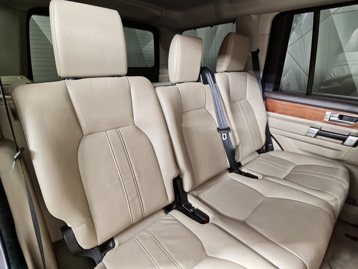 Land Rover Discovery 3.0 SDV6 4WD AT (252 л.с.) HSE Коричневый в АВИЛОН. Слайд №17