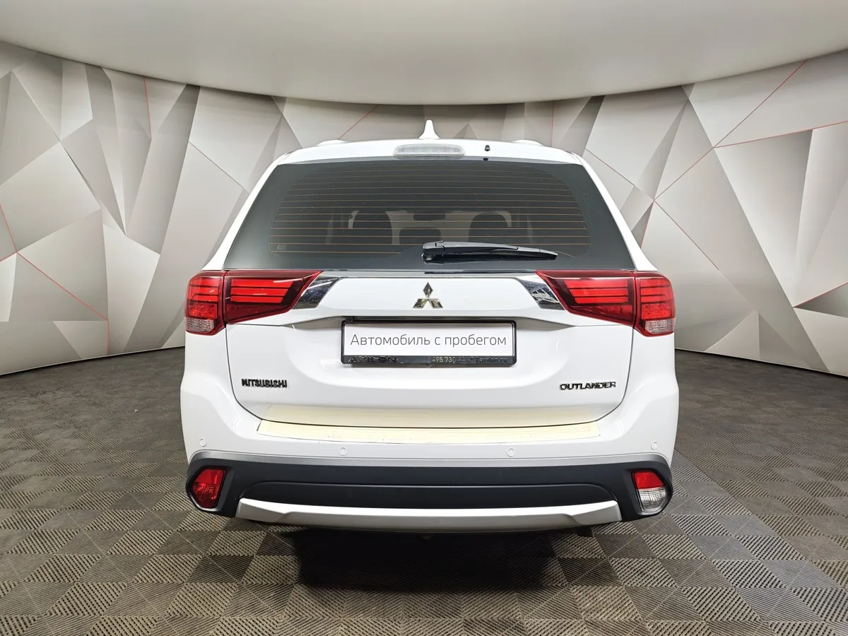 Mitsubishi Outlander 2.0 CVT (146 л.с.) Invite Белый в АВИЛОН. Слайд №8