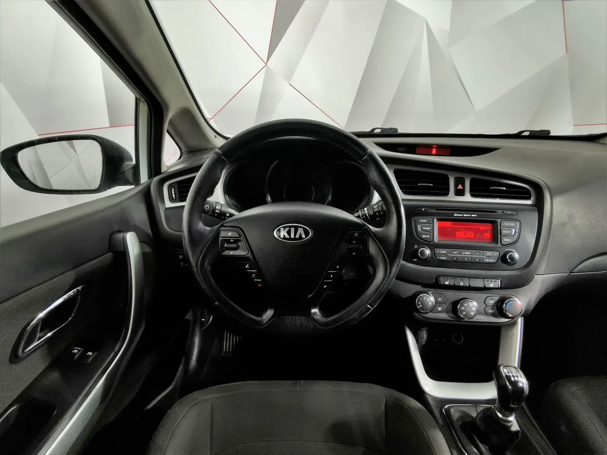 Kia Ceed 1.6 AT (129 л.с.) Luxe Белый в АВИЛОН. Слайд №19