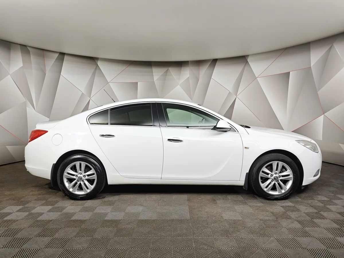 Opel Insignia 2.0 Turbo AT (220 л.с.) Белый в АВИЛОН. Слайд №6