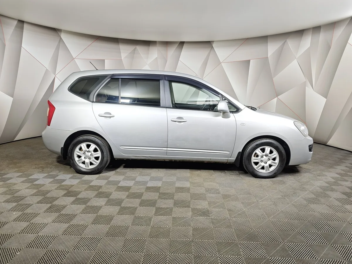 Kia Carens 1.6 MT (126 л.с.) Серебристый в АВИЛОН. Слайд №6