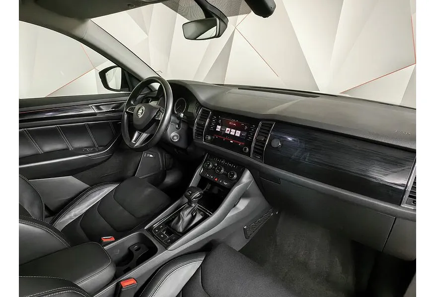 Skoda Kodiaq 2.0 TSI DSG 4X4 (180 л.с.) Черный в АВИЛОН. Слайд №12