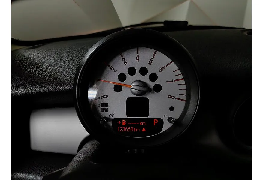 MINI Cooper 1.6 AT (122 л.с.) Черный в АВИЛОН. Слайд №13 MINI Cooper 1.6 AT (122 л.с.) Черный в АВИЛОН. Слайд №13