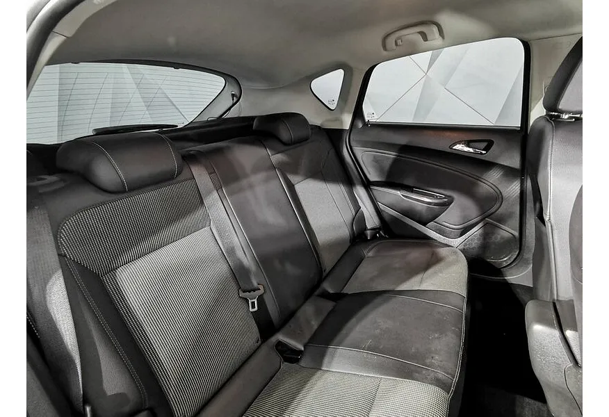 Opel Astra 1.6 AT (115 л.с.) Черный в АВИЛОН. Слайд №16