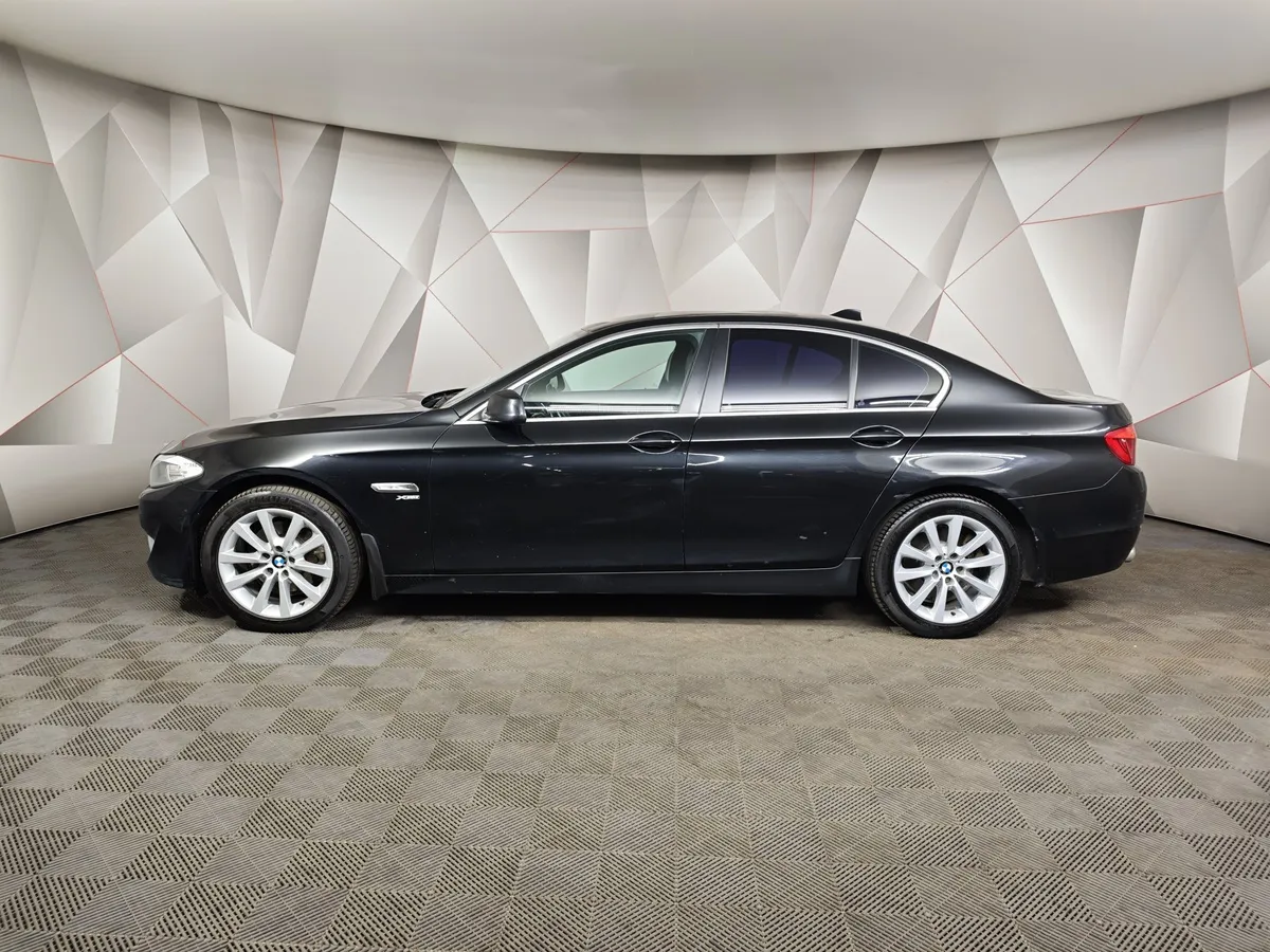 BMW 5 серия 528i xDrive Steptronic (245 л.с.) Черный в АВИЛОН. Слайд №5