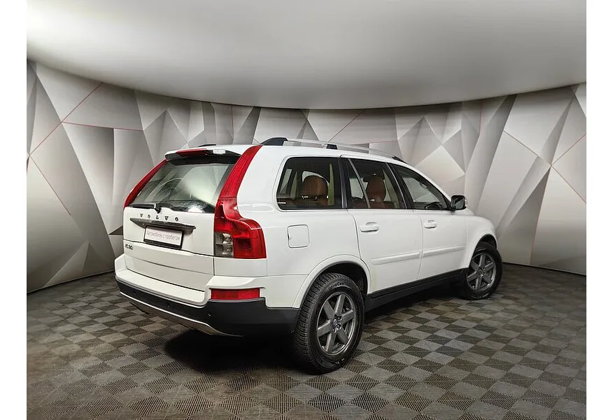 Volvo XC90 2.5 T5 Geartronic AWD (5 мест) (210 л.с.) Белый в АВИЛОН. Слайд №2