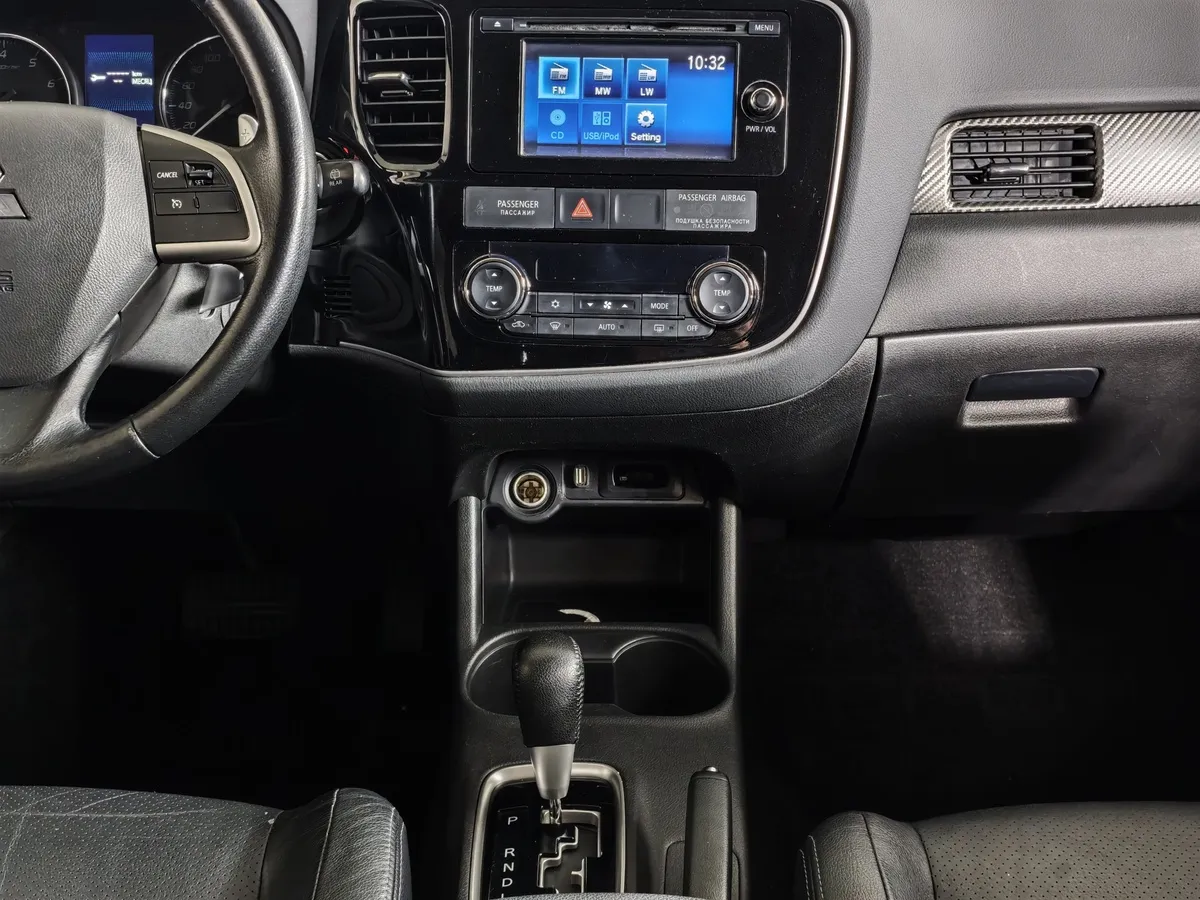 Mitsubishi Outlander 2.4 MIVEC CVT 4WD (167 л.с.) Instyle Серебристый в АВИЛОН. Слайд №15