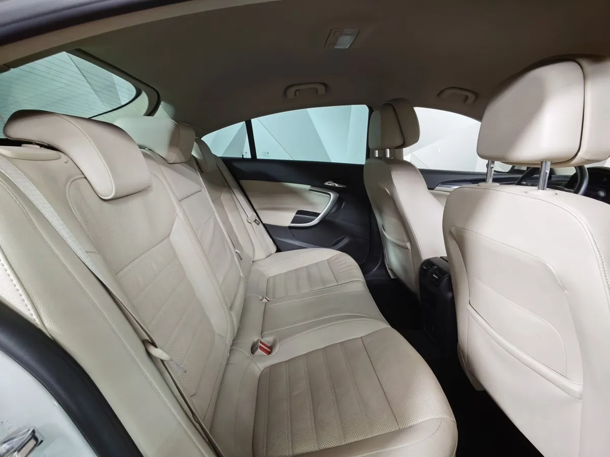 Opel Insignia 1.6 SIDI Turbo Ecotec AT (170 л.с.) Белый в АВИЛОН. Слайд №15