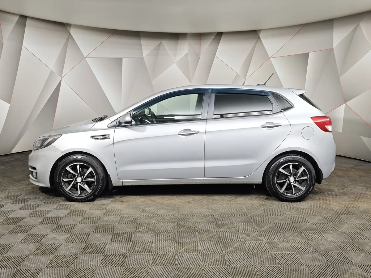 Kia Rio 1.6 AT (123 л.с.) Серебристый в АВИЛОН. Слайд №5