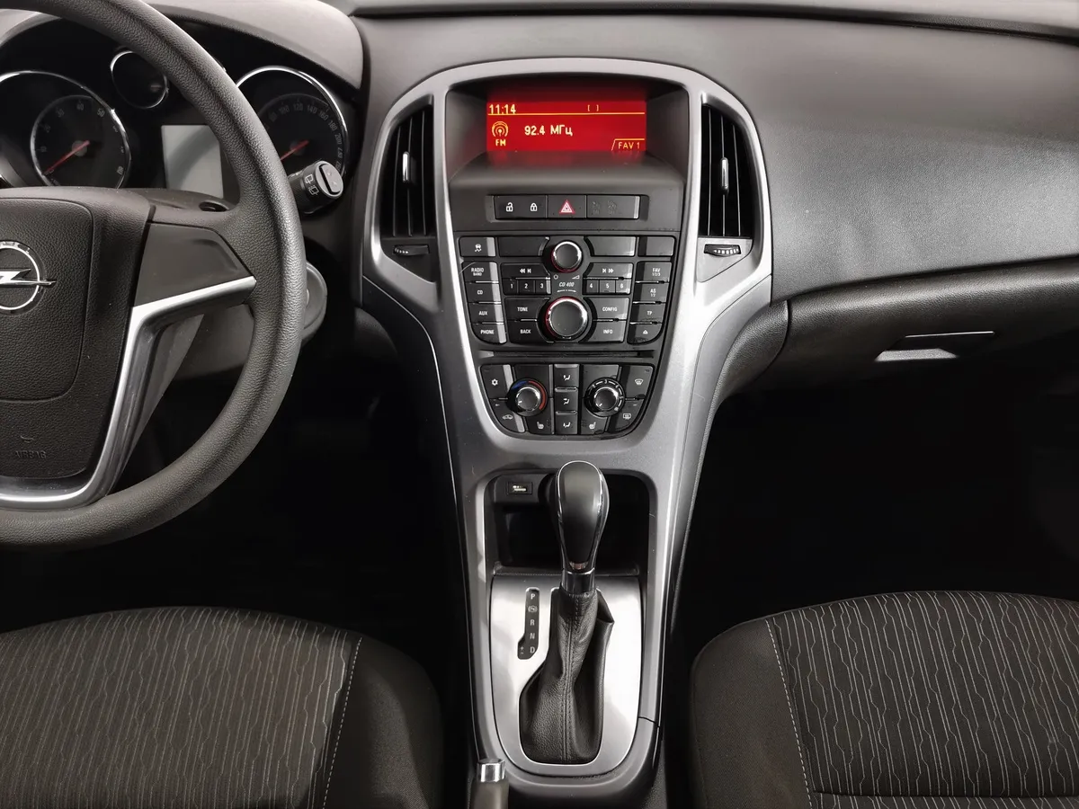 Opel Astra 1.6 AT (115 л.с.) Белый в АВИЛОН. Слайд №14