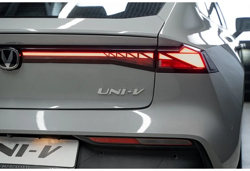 Changan UNI-V 1.5 AMT (181 л.с.) Tech Серый в АВИЛОН. Слайд №18
