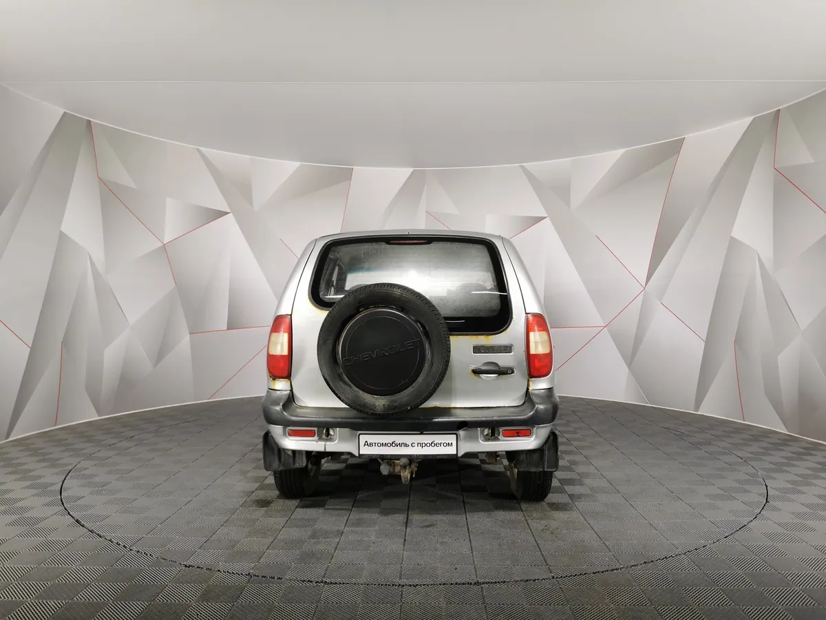 Chevrolet Niva 1.7 MT (80 л.с.) Серебристый в АВИЛОН. Слайд №8