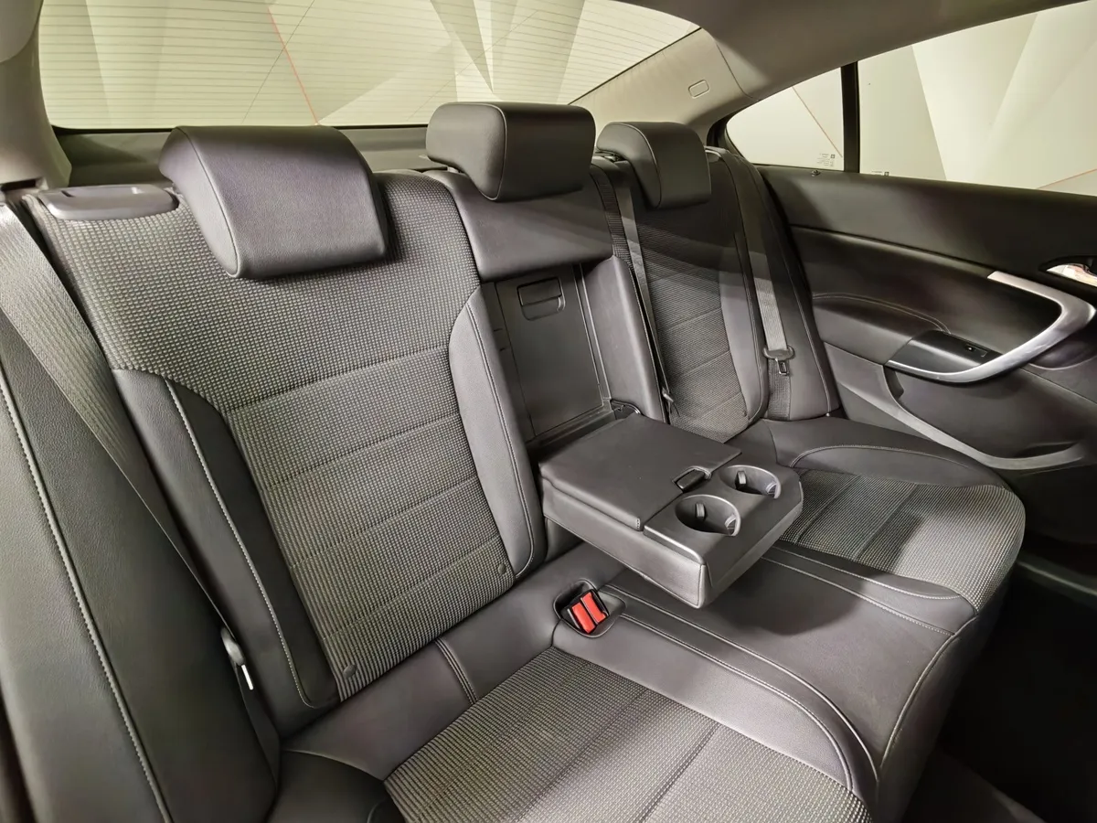 Opel Insignia 2.0 Turbo AT (220 л.с.) Белый в АВИЛОН. Слайд №16