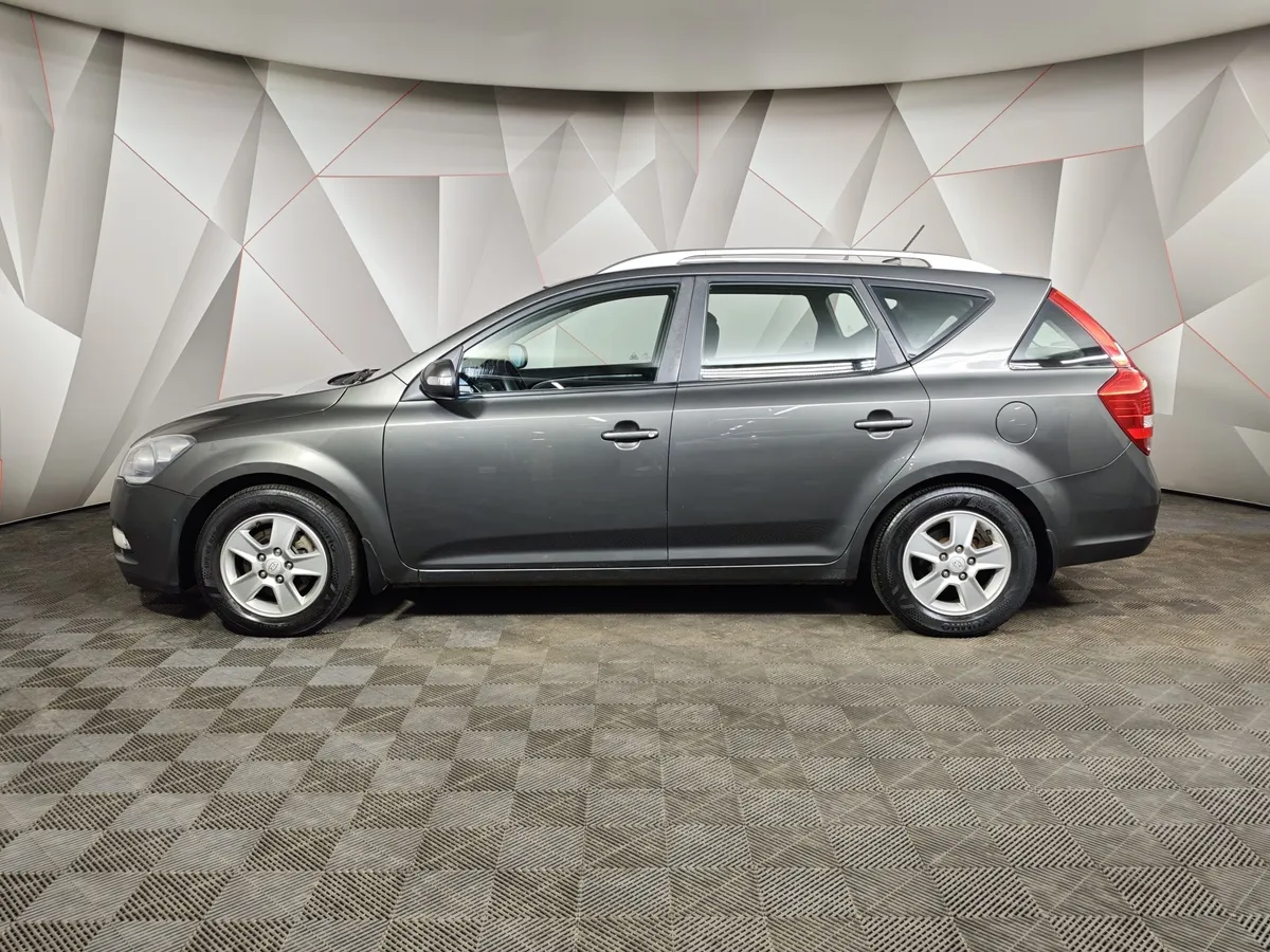 Kia Ceed 1.6 AT (130 л.с.) Серебристый в АВИЛОН. Слайд №5