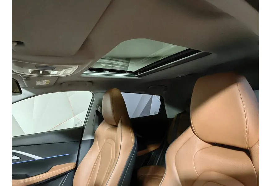 Omoda C5 1.5T CVT (147 л.с.) Ultimate (красные элементы экстерьера) Черный в АВИЛОН. Слайд №21