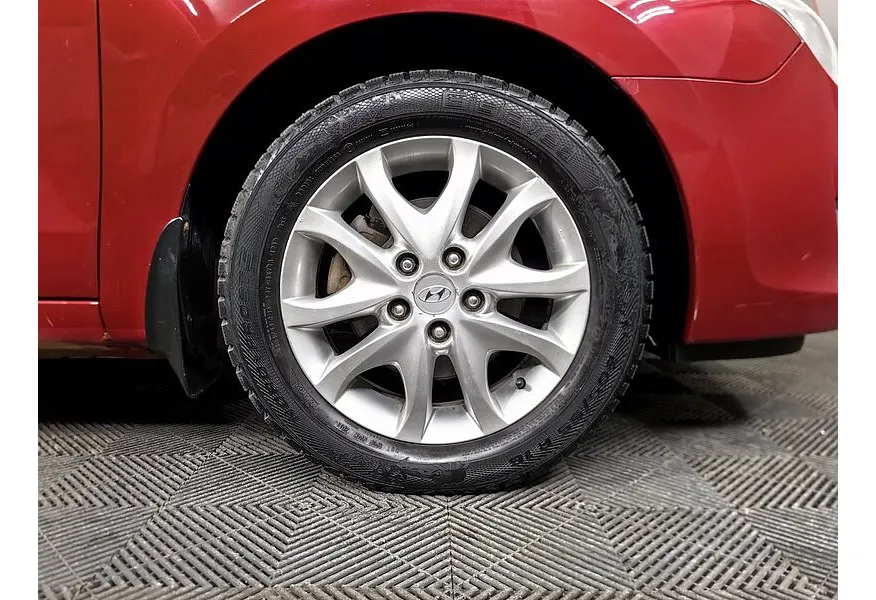 Hyundai i30 1.6 AT (126 л.с.) Красный в АВИЛОН. Слайд №9