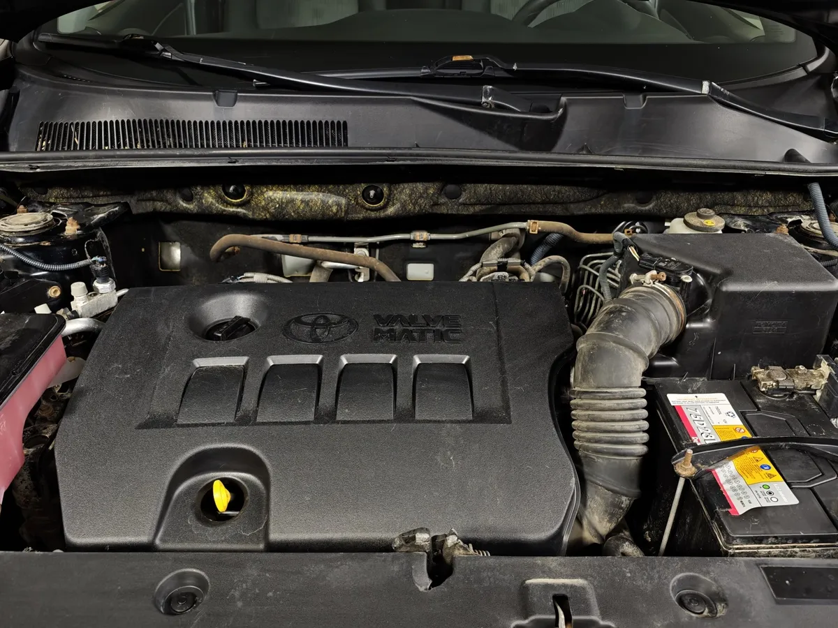 Toyota RAV4 2.0i CVT AWD (171 л.с.) Fashion Plus Черный в АВИЛОН. Слайд №11