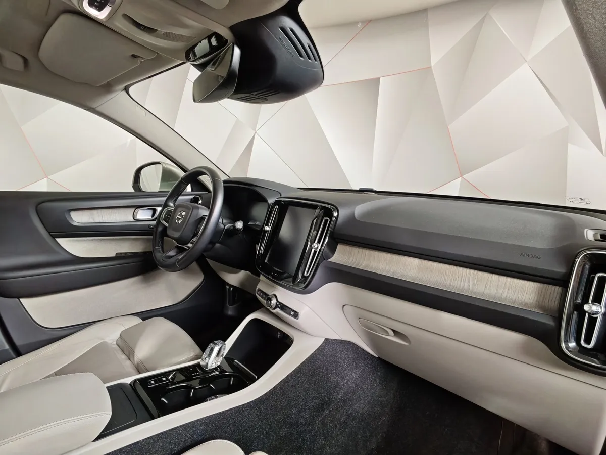 Volvo XC40 2.0 T5 Drive-E AT AWD (247 л.с.) Inscription Бежевый в АВИЛОН. Слайд №13