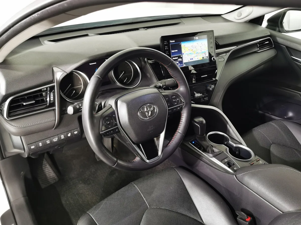 Toyota Camry 3.5 AT (249 л.с.) Белый в АВИЛОН. Слайд №18