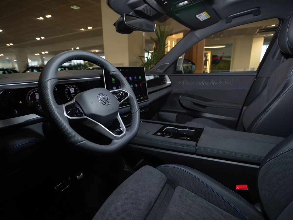 Volkswagen Teramont PRO 2.0 TSI 7DSG 4Motion (272 л.с.) R-Line Белый в АВИЛОН. Слайд №5